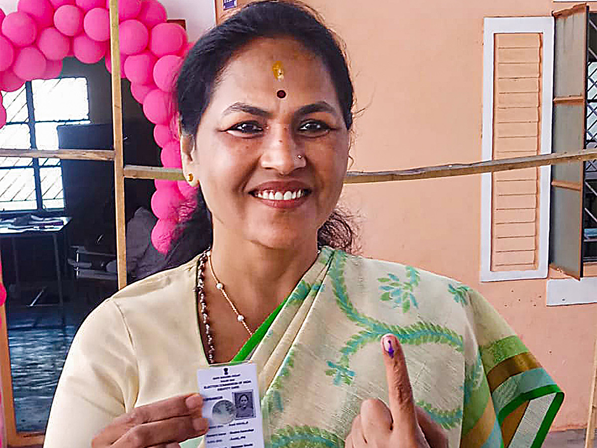 Vote_20for_20Karnataka_20Assembly_20Elections_20pics-12.jpg 12