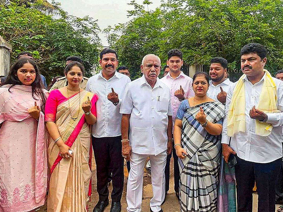 Vote_20for_20Karnataka_20Assembly_20Elections_20pics-14.jpg 14