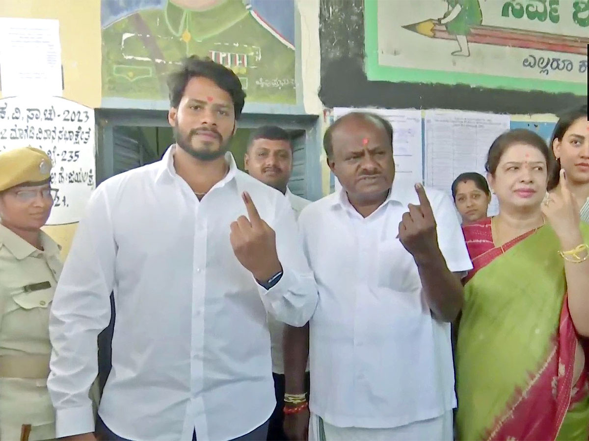 Vote_20for_20Karnataka_20Assembly_20Elections_20pics-16.jpg 16