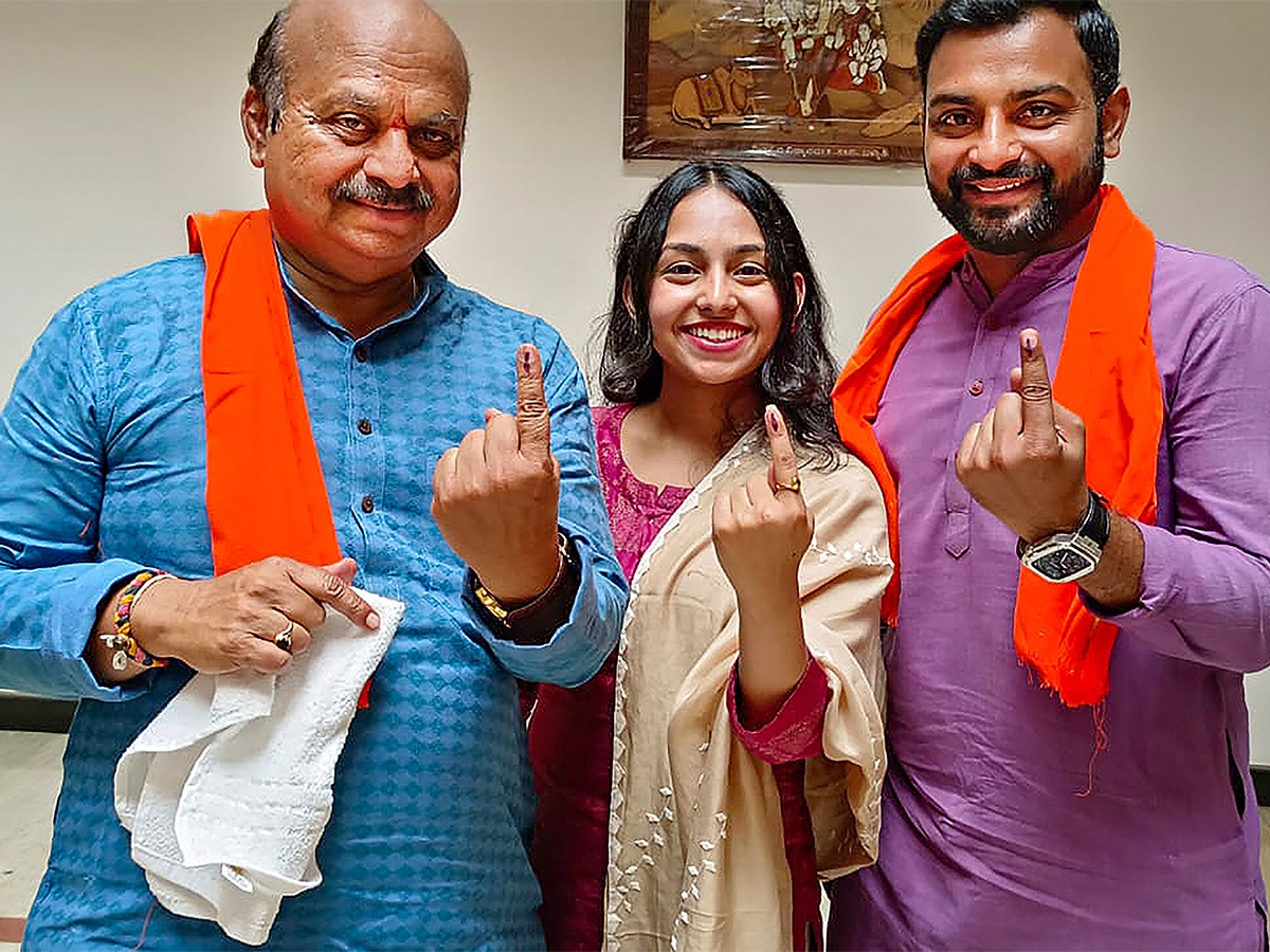 Vote_20for_20Karnataka_20Assembly_20Elections_20pics-3.jpg 3