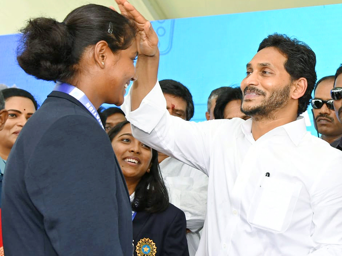 CM_20Jagan_20Visakhapatnam_20Tour_20Photos_20.jpg 23