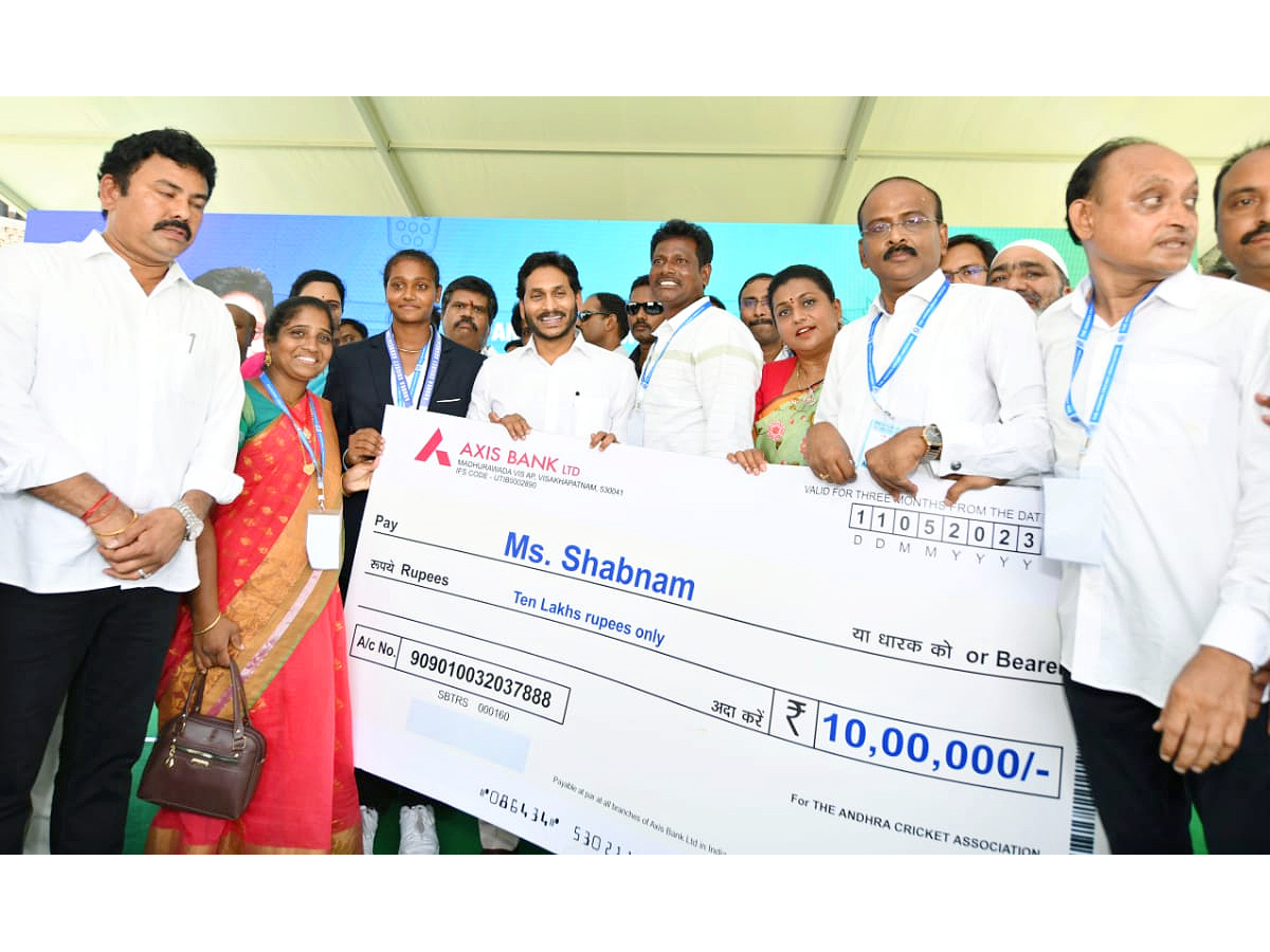 CM_20Jagan_20Visakhapatnam_20Tour_20Photos_23.jpg 26