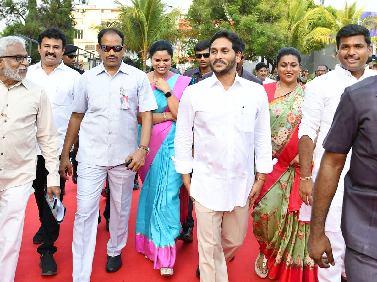 CM_20Jagan_20Visakhapatnam_20Tour_20Photos_27.jpg 14