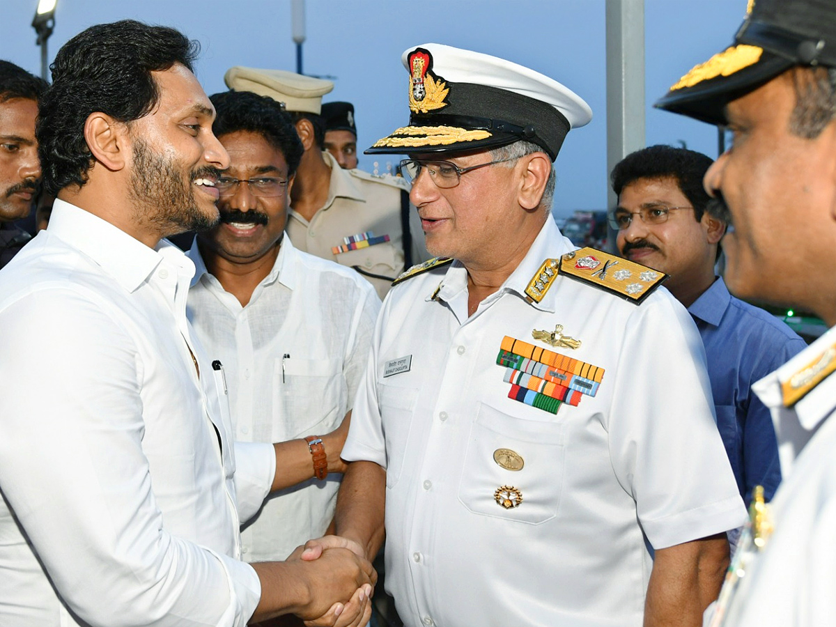 CM_20Jagan_20Visakhapatnam_20Tour_20Photos_29.jpg 31