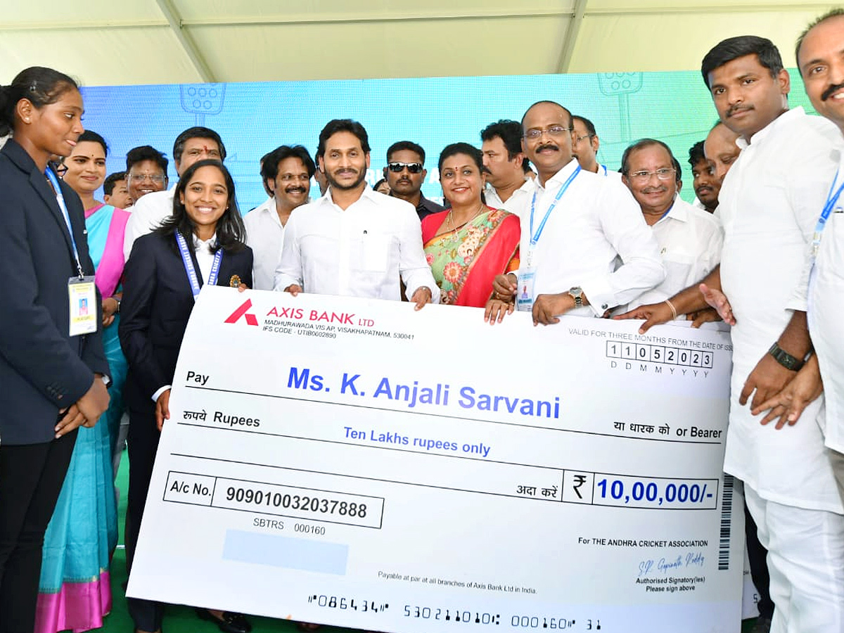 CM_20Jagan_20Visakhapatnam_20Tour_20Photos_3.jpg 18