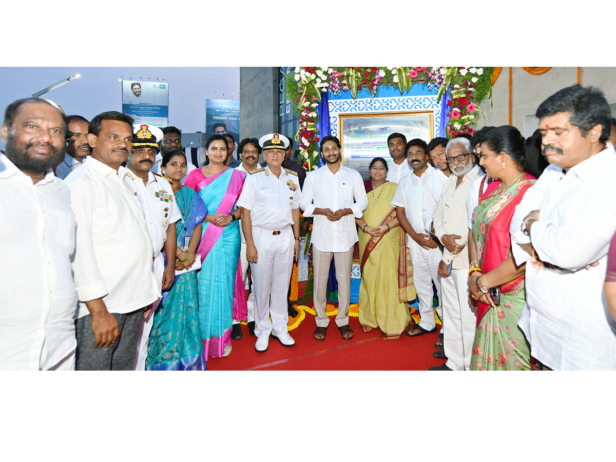CM_20Jagan_20Visakhapatnam_20Tour_20Photos_30.jpg 32