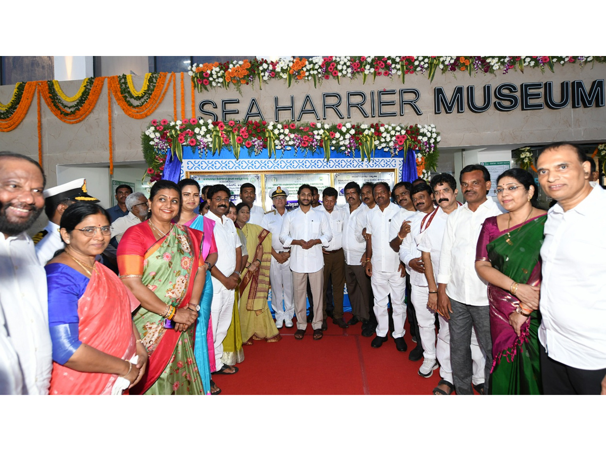 CM_20Jagan_20Visakhapatnam_20Tour_20Photos_31.jpg 33
