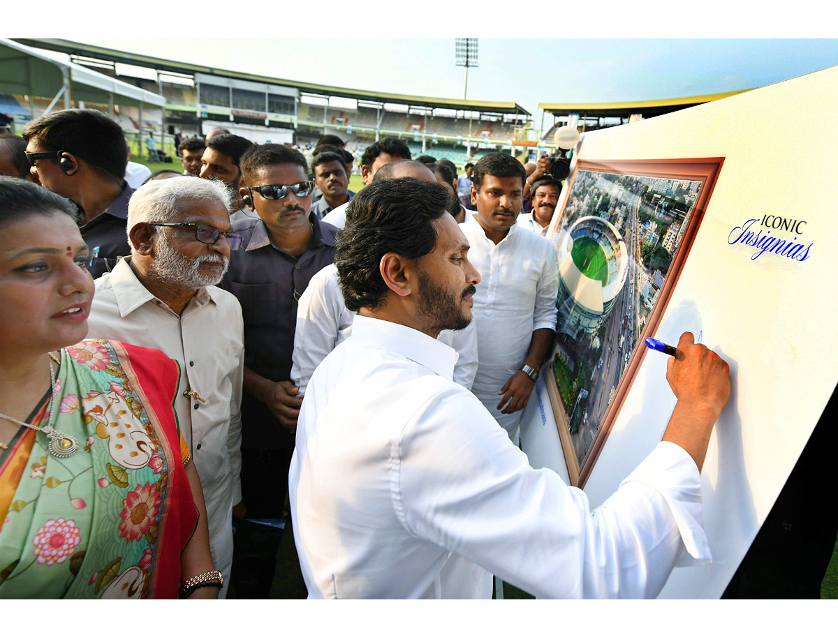 CM_20Jagan_20Visakhapatnam_20Tour_20Photos_32.jpg 30