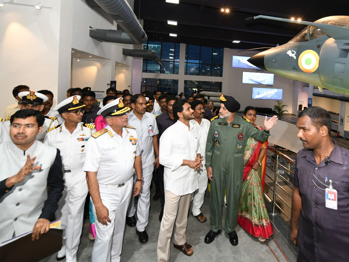 CM_20Jagan_20Visakhapatnam_20Tour_20Photos_36.jpg 37
