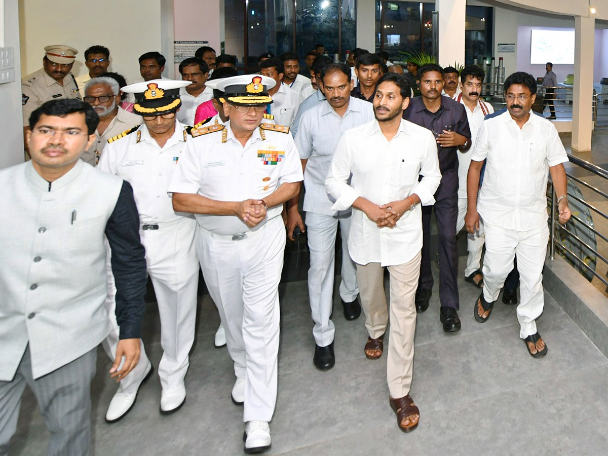 CM_20Jagan_20Visakhapatnam_20Tour_20Photos_37.jpg 38
