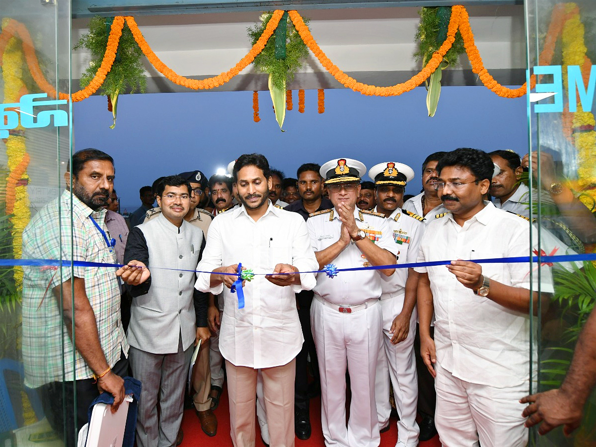 CM_20Jagan_20Visakhapatnam_20Tour_20Photos_38.jpg 39