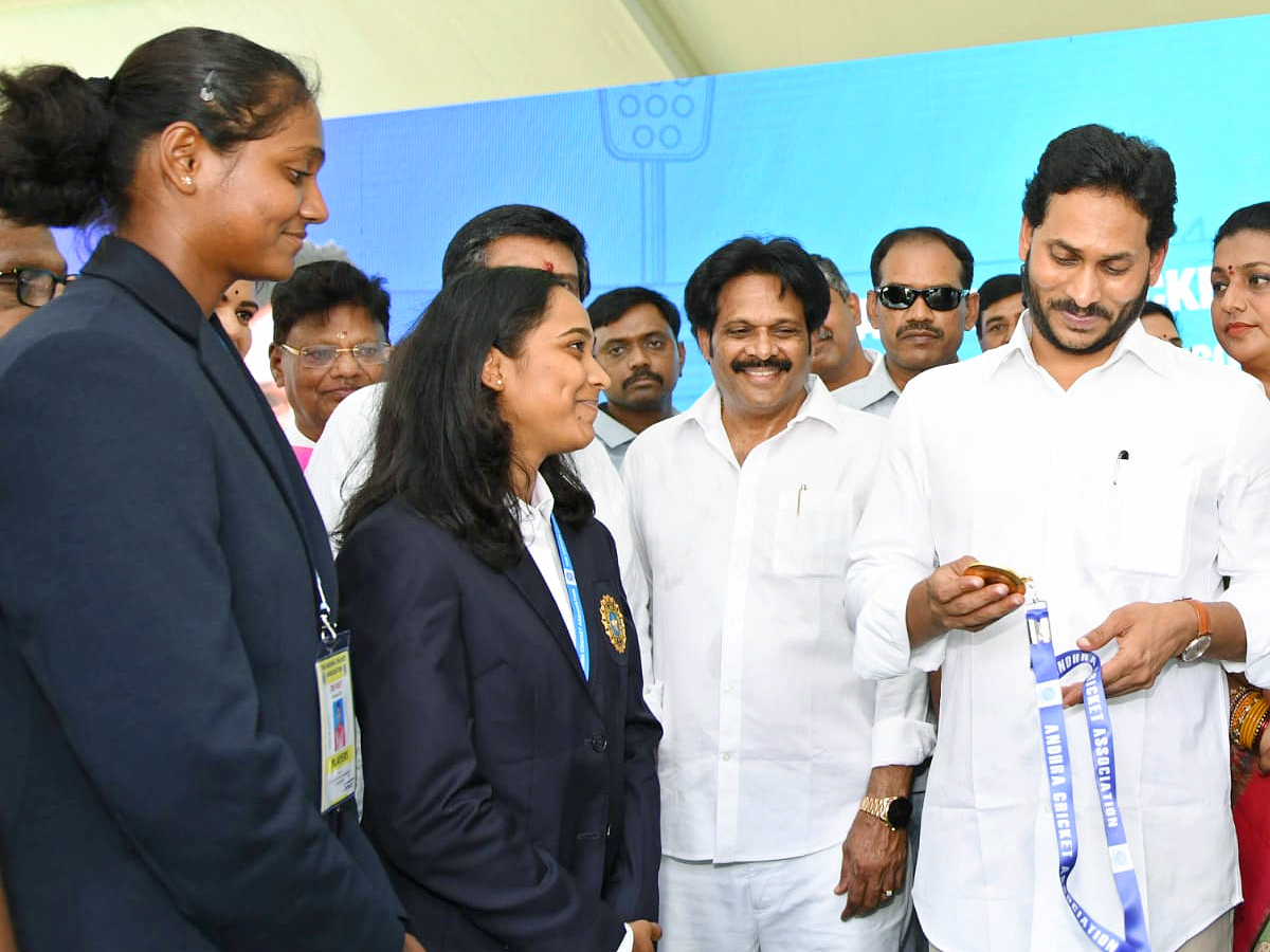 CM_20Jagan_20Visakhapatnam_20Tour_20Photos_4.jpg 19