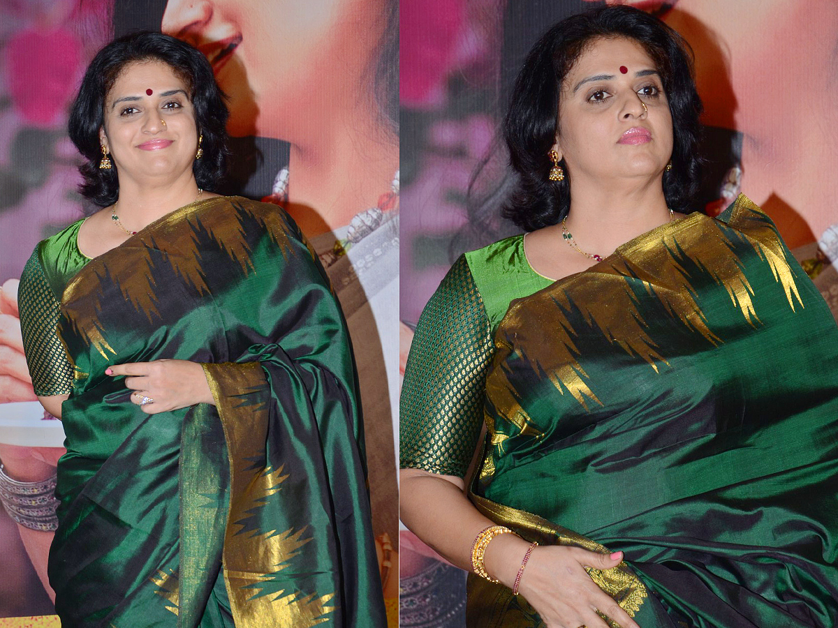 pavitra-lokesh-saree-pic.jpg 11