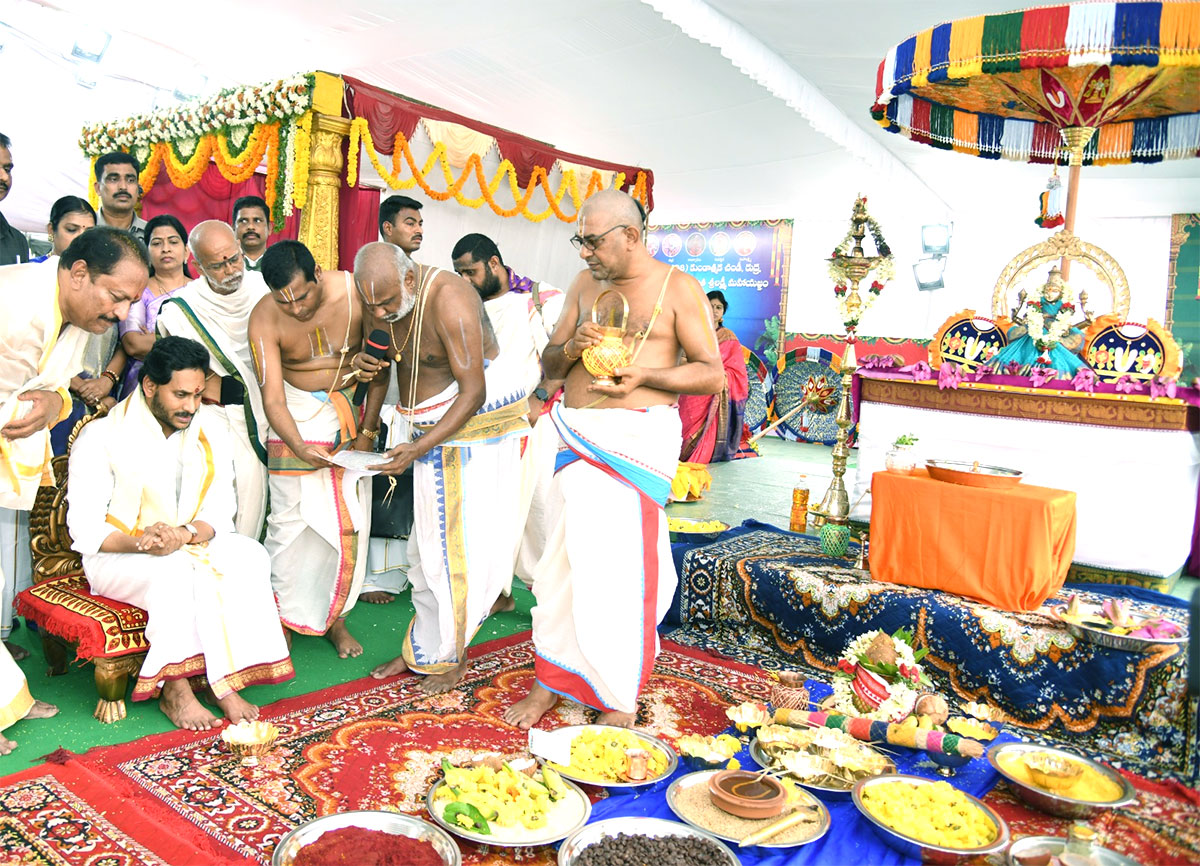 CM_20YS_20Jagan_20Participates_20Sri_20Lakshmi_20Maha_20Yagnam_20Vijayawada-11.jpg 11