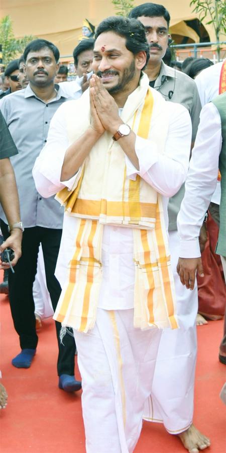 CM_20YS_20Jagan_20Participates_20Sri_20Lakshmi_20Maha_20Yagnam_20Vijayawada-12.jpg 12