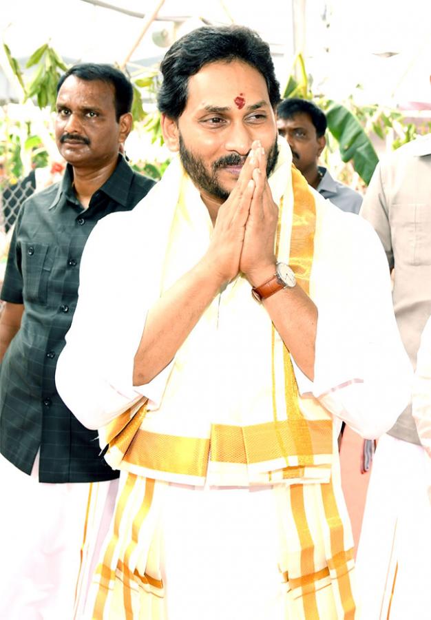 CM_20YS_20Jagan_20Participates_20Sri_20Lakshmi_20Maha_20Yagnam_20Vijayawada-35.jpg 35