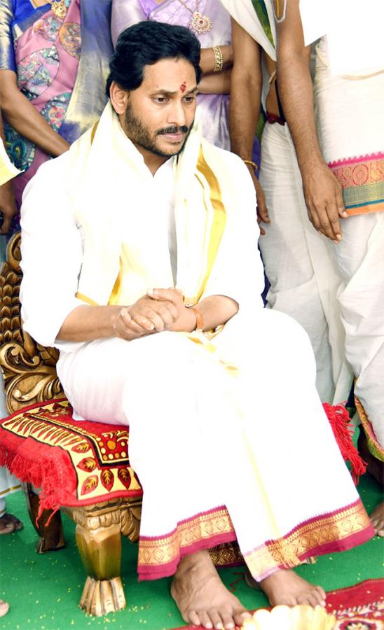 CM_20YS_20Jagan_20Participates_20Sri_20Lakshmi_20Maha_20Yagnam_20Vijayawada-45.jpg 44