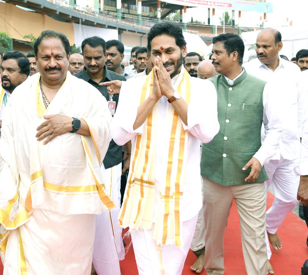 CM_20YS_20Jagan_20Participates_20Sri_20Lakshmi_20Maha_20Yagnam_20Vijayawada-8.jpg 8