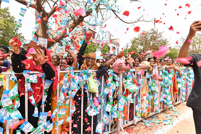 YS_20Jagan_20Nellore_20Tour_20Granting_20Rights_20Dotted_20Lands_20Massive_20Public-1.jpg 1