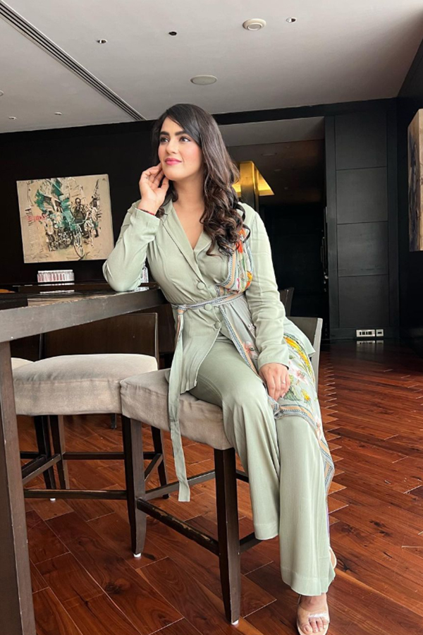 kavya-thapar-latest-pics.jpg 7
