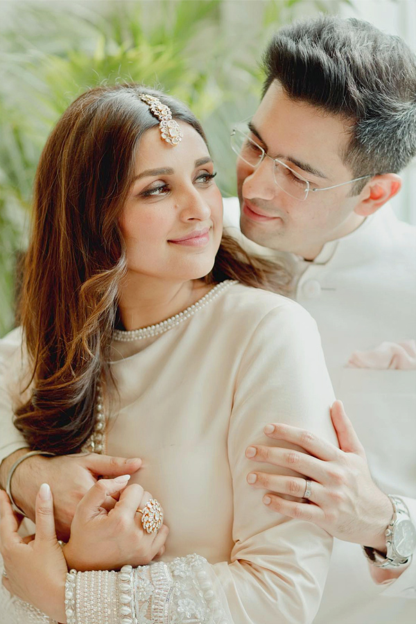 Parineeti_20Chopra_20Raghav_20Chadha_20Engagement_20Photos_2.jpg 6