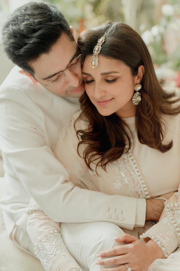 Parineeti_20Chopra_20Raghav_20Chadha_20Engagement_20Photos_4.jpg 8