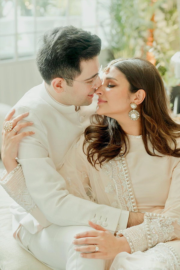 Parineeti_20Chopra_20Raghav_20Chadha_20Engagement_20Photos_5.jpg 9