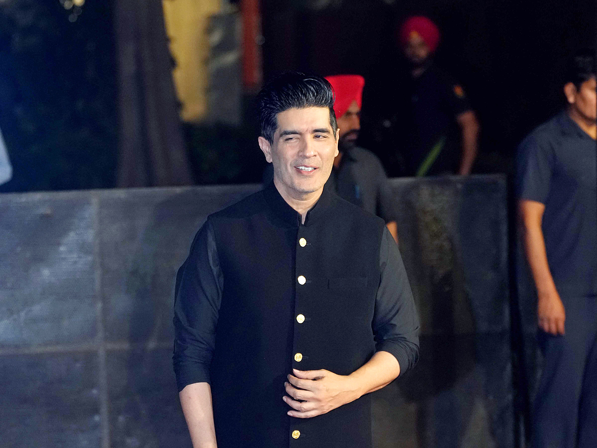 Parineeti_20Chopra_20Raghav_20Chadha_20Engagement_20Photos_7.jpg 4