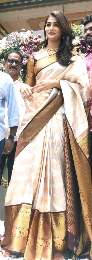 Pooja_20Hegde_20at_20shop_20opening_20at_20Hanamkonda_20Pics-20.jpg 20