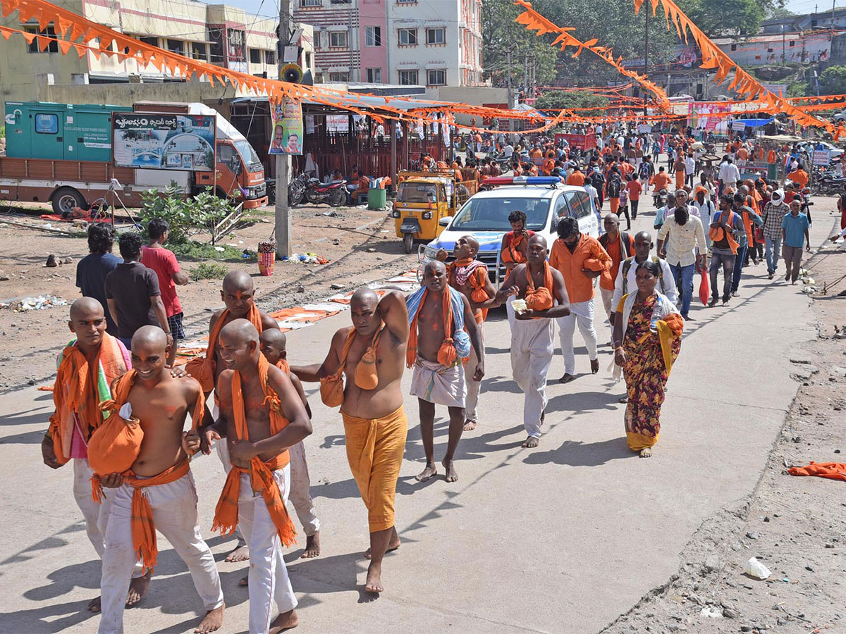 Kondagattu_20Anjaneya_20Swamy_20Temple-18.jpg 17