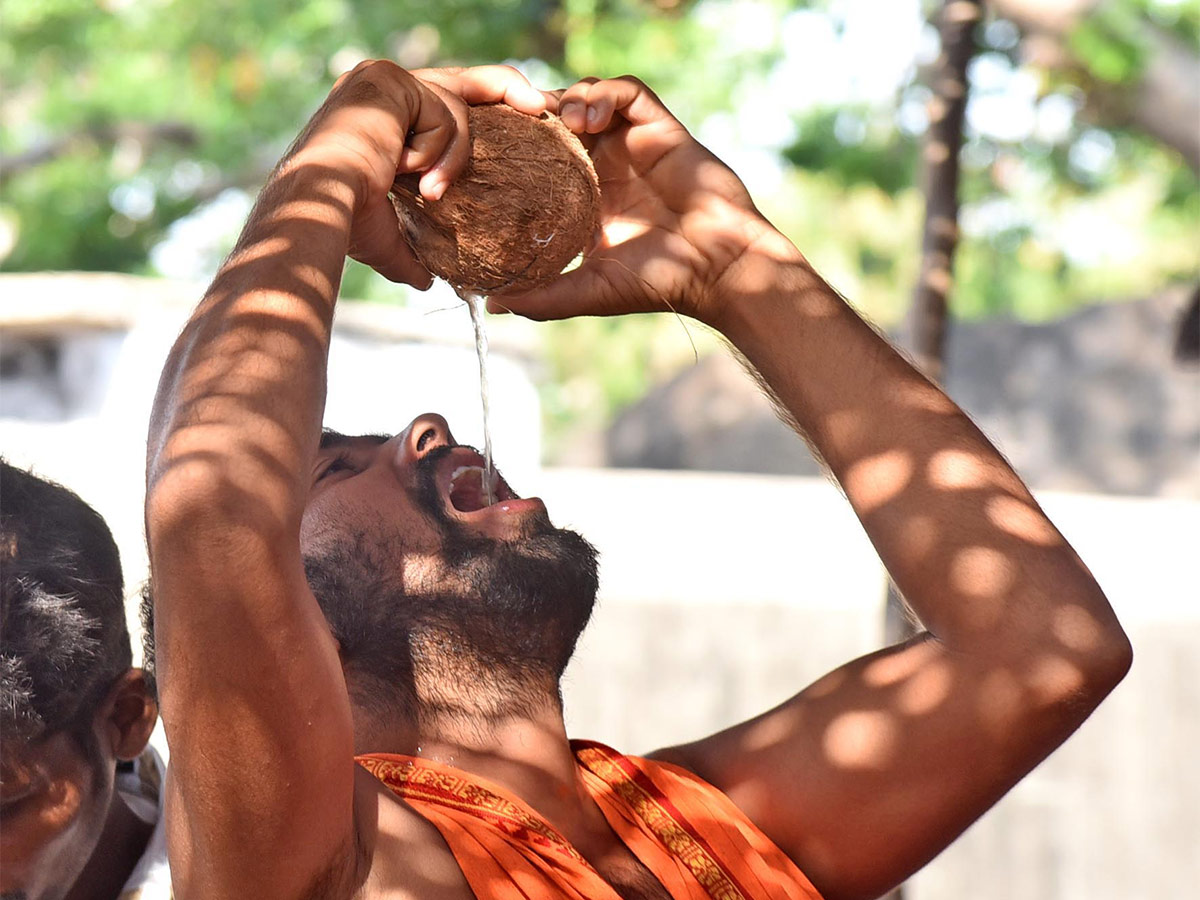 Kondagattu_20Anjaneya_20Swamy_20Temple-19.jpg 18