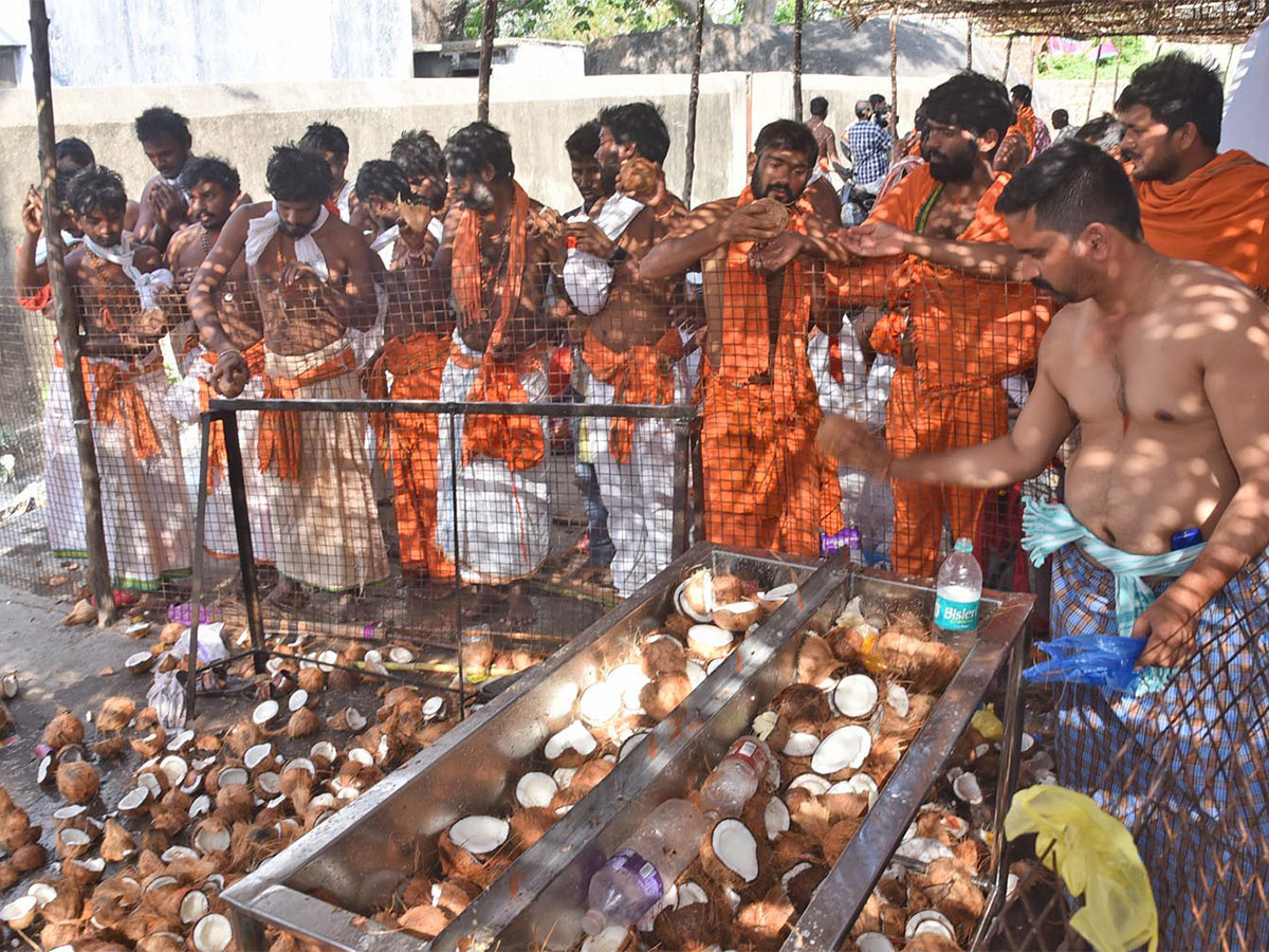 Kondagattu_20Anjaneya_20Swamy_20Temple-3.jpg 3