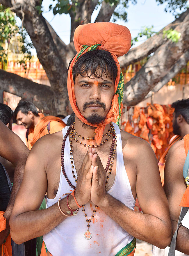 Kondagattu_20Anjaneya_20Swamy_20Temple-33.jpg 32