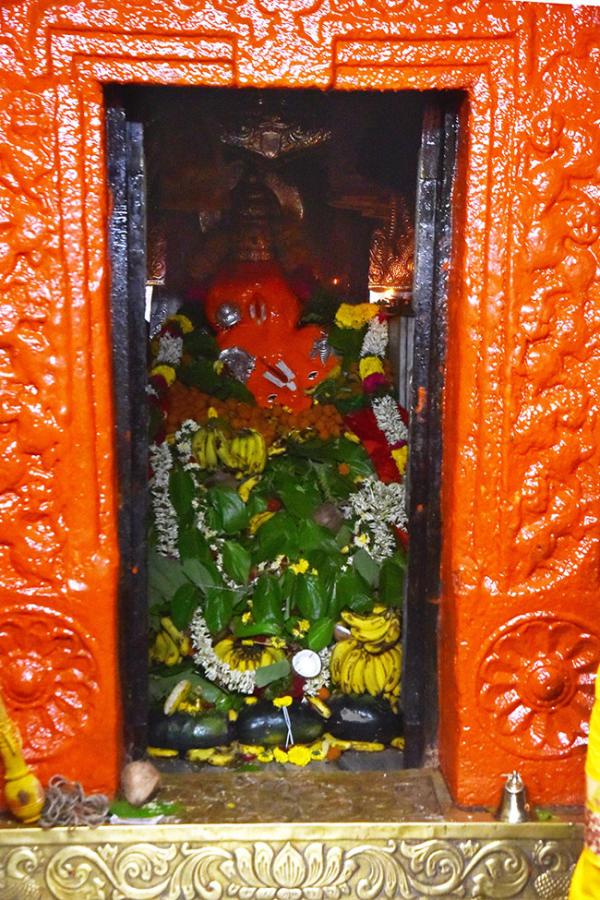 Kondagattu_20Anjaneya_20Swamy_20Temple-41.jpg 40