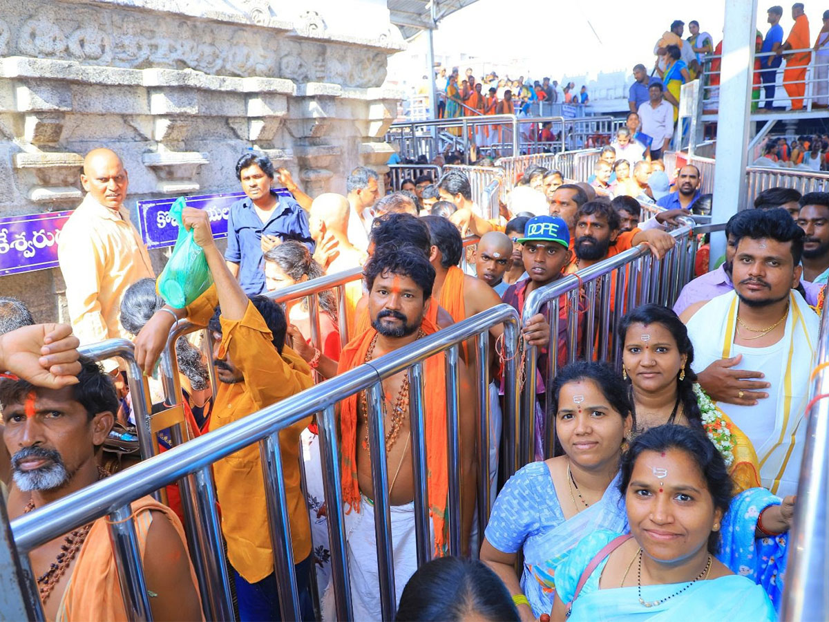 Kondagattu_20Anjaneya_20Swamy_20Temple-48.jpg 47