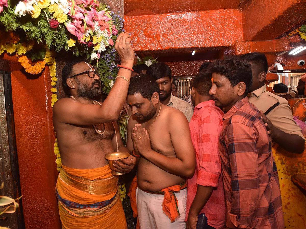 Kondagattu_20Anjaneya_20Swamy_20Temple-8.jpg 8