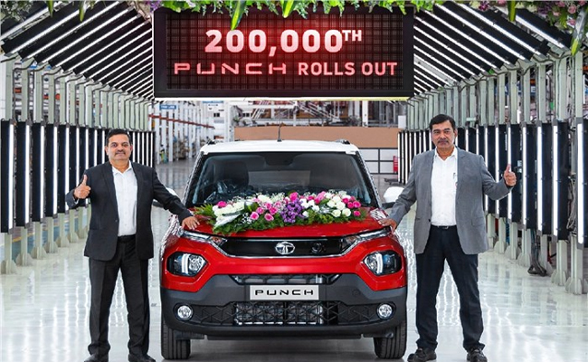 Tata-punch-200000th-unit.jpg