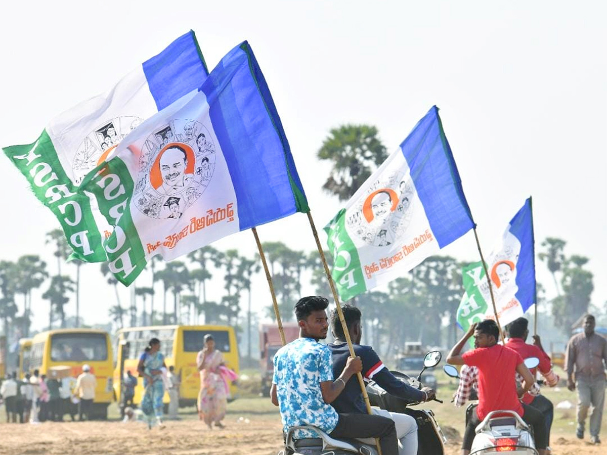 CM_20Jagan_20To_20Release_20YSR_20Matsyakara_20Bharosa_20Funds_20at_20Bapatla_20Nizampatnam-10.jpg 10
