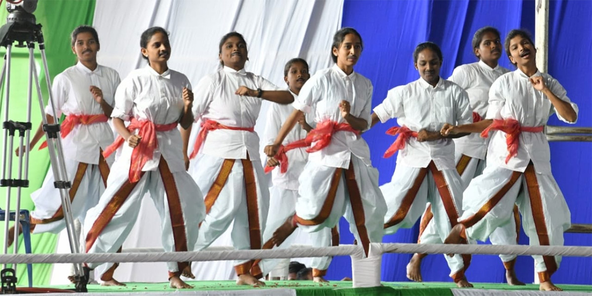 CM_20Jagan_20To_20Release_20YSR_20Matsyakara_20Bharosa_20Funds_20at_20Bapatla_20Nizampatnam-12.jpg 12