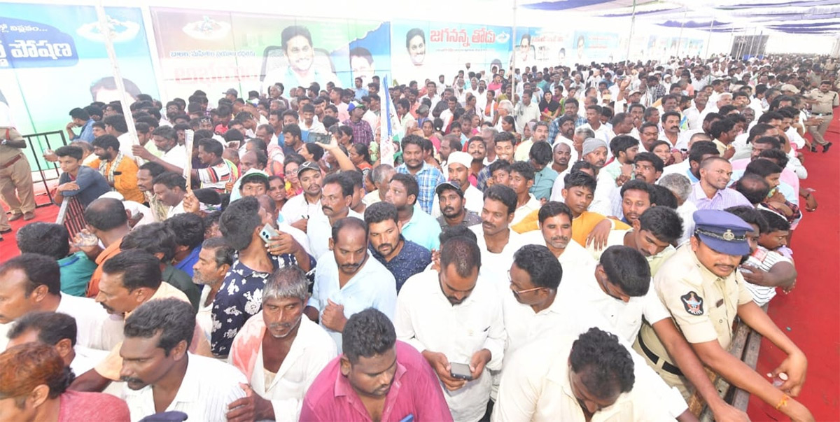 CM_20Jagan_20To_20Release_20YSR_20Matsyakara_20Bharosa_20Funds_20at_20Bapatla_20Nizampatnam-15.jpg 15