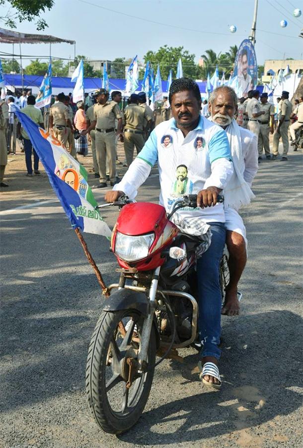 CM_20Jagan_20To_20Release_20YSR_20Matsyakara_20Bharosa_20Funds_20at_20Bapatla_20Nizampatnam-19.jpg 19
