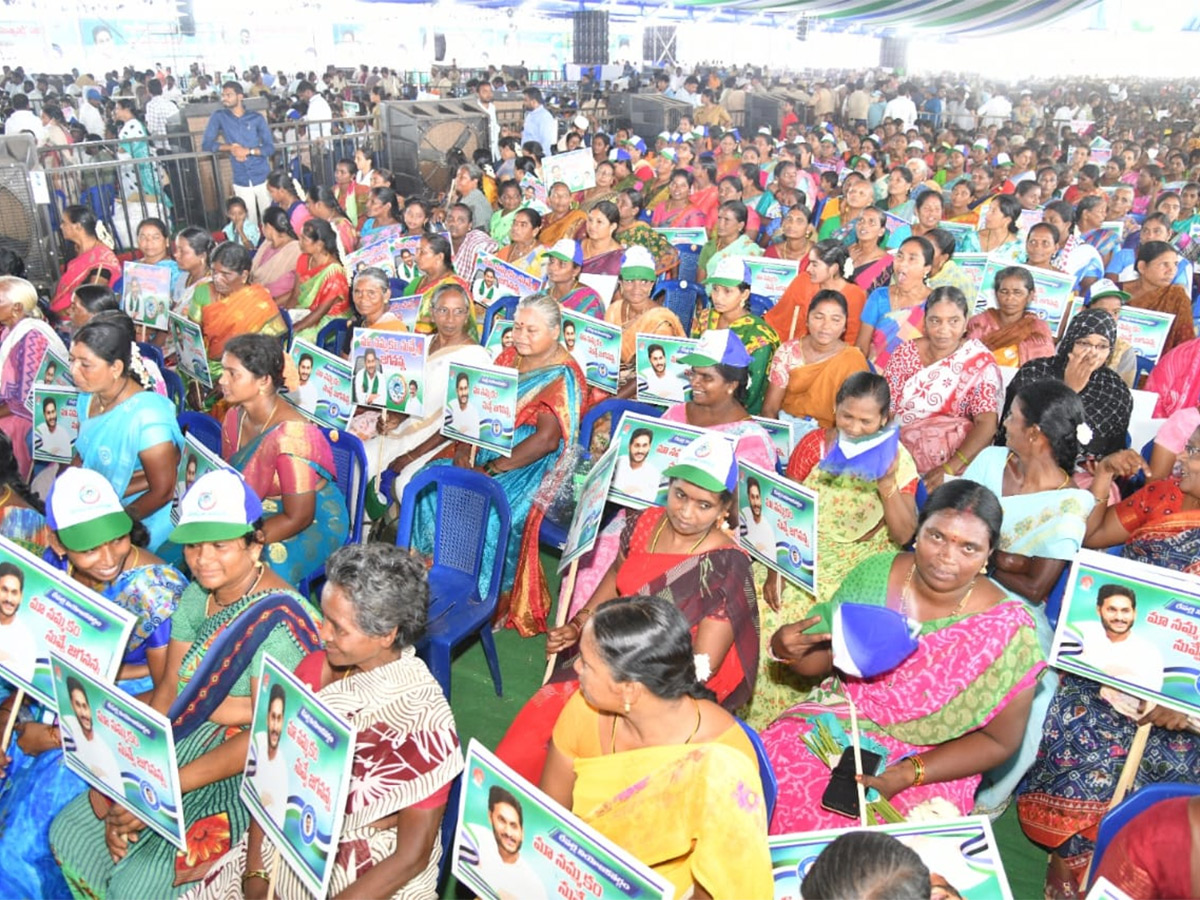 CM_20Jagan_20To_20Release_20YSR_20Matsyakara_20Bharosa_20Funds_20at_20Bapatla_20Nizampatnam-2.jpg 2