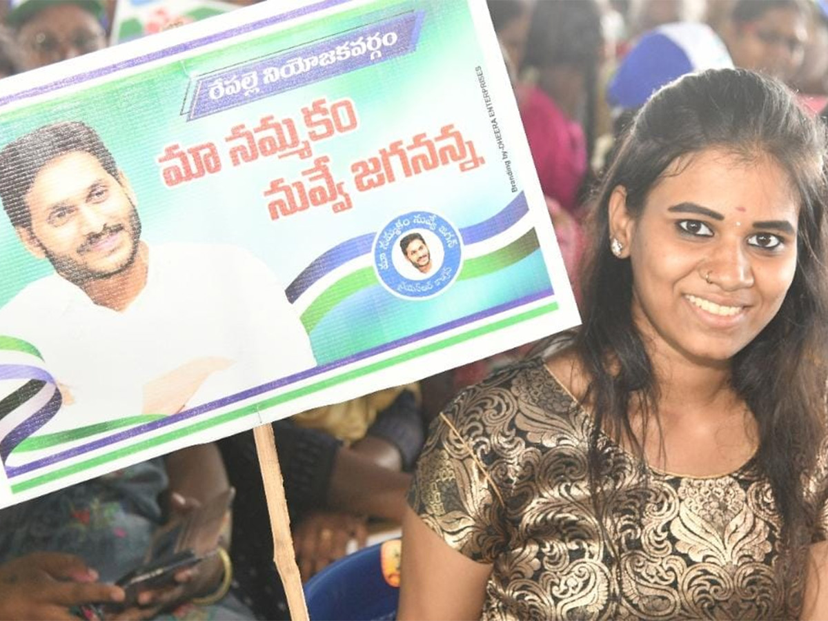 CM_20Jagan_20To_20Release_20YSR_20Matsyakara_20Bharosa_20Funds_20at_20Bapatla_20Nizampatnam-25.jpg 25