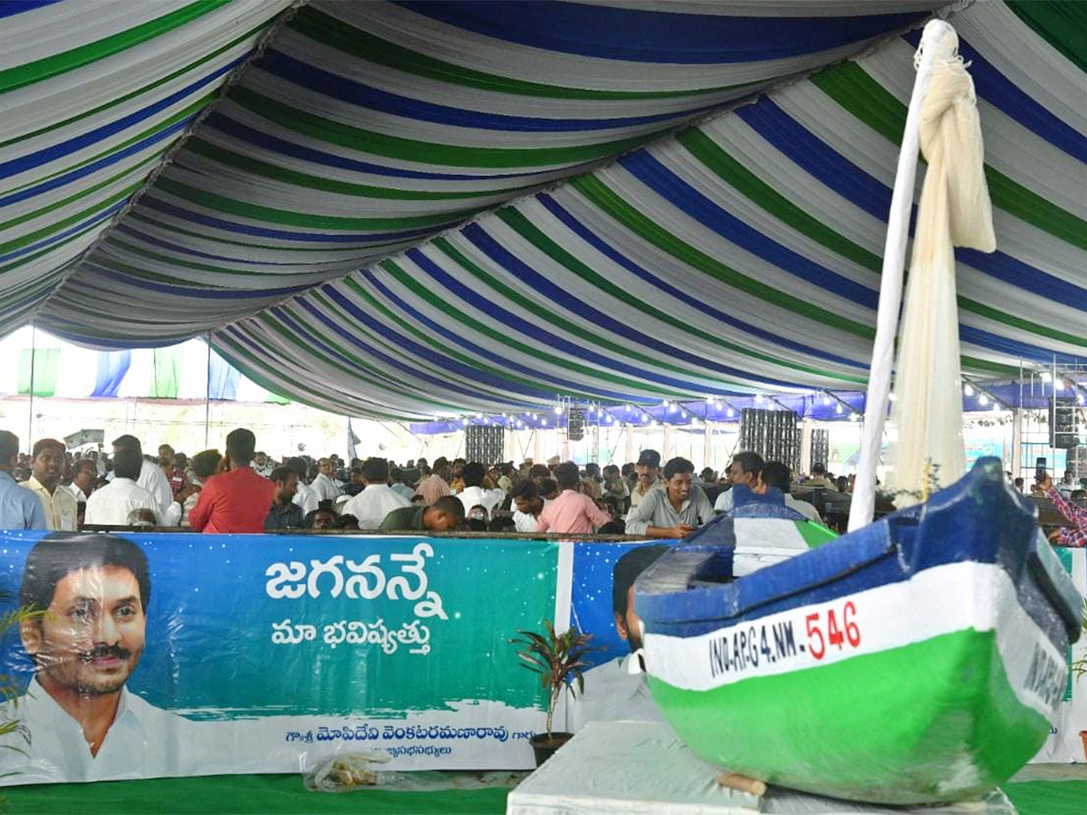 CM_20Jagan_20To_20Release_20YSR_20Matsyakara_20Bharosa_20Funds_20at_20Bapatla_20Nizampatnam-26.jpg 26