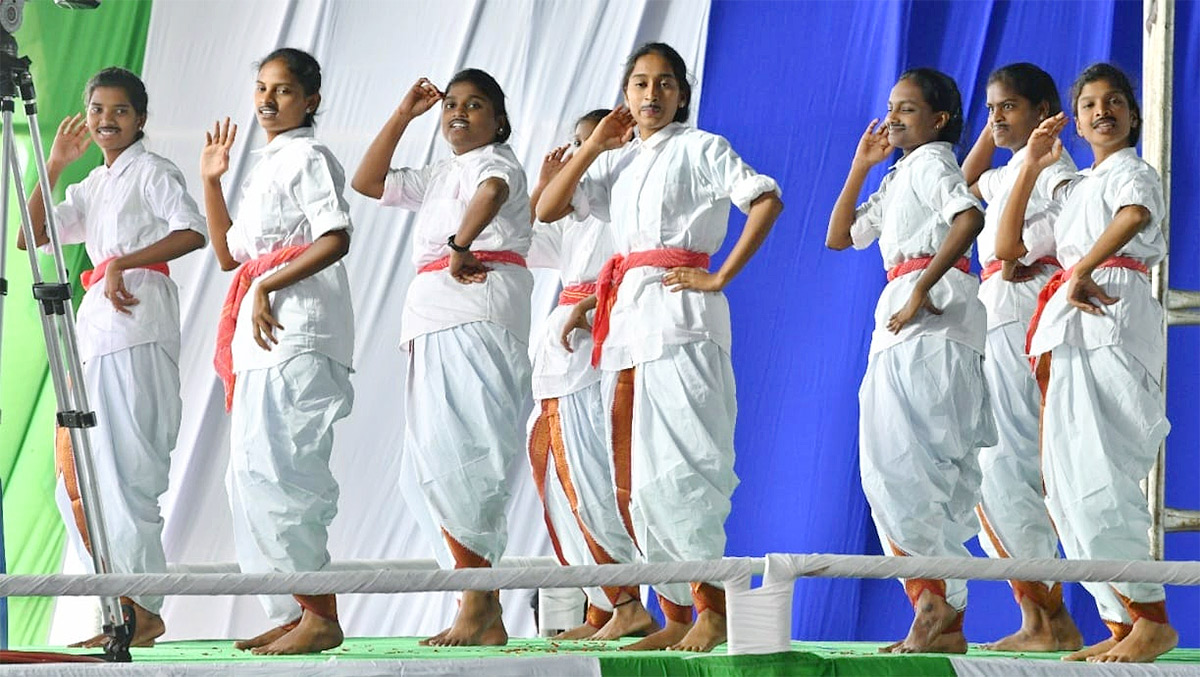 CM_20Jagan_20To_20Release_20YSR_20Matsyakara_20Bharosa_20Funds_20at_20Bapatla_20Nizampatnam-28.jpg 28
