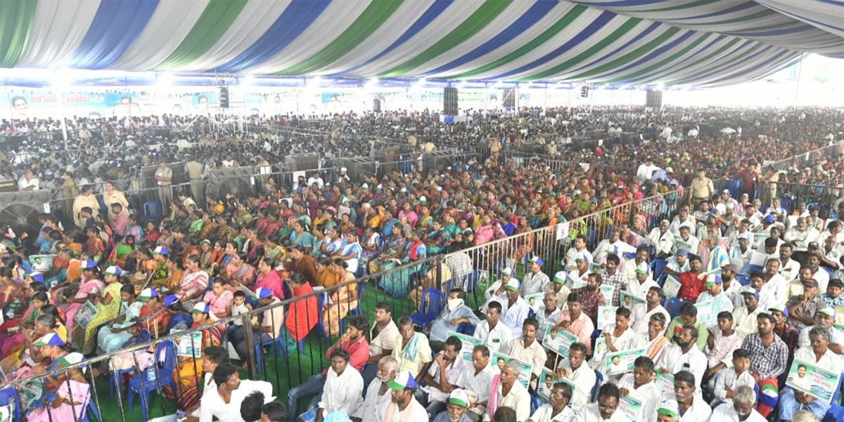 CM_20Jagan_20To_20Release_20YSR_20Matsyakara_20Bharosa_20Funds_20at_20Bapatla_20Nizampatnam-7.jpg 7