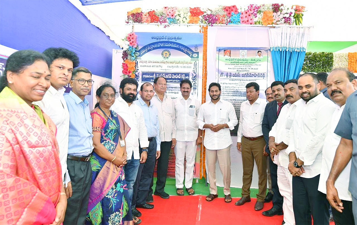 CM_20Jagan_20To_20Release_20YSR_20Matsyakara_20Bharosa_20Funds_20at_20Bapatla_20Nizampatnam_20Photo_20Gallery-1.jpg 1
