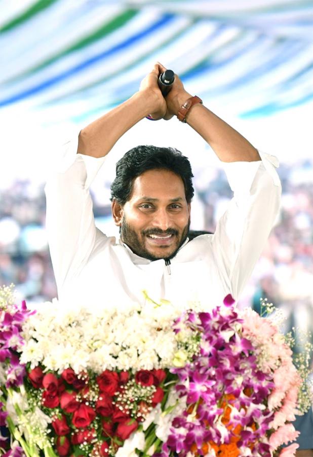 CM_20Jagan_20To_20Release_20YSR_20Matsyakara_20Bharosa_20Funds_20at_20Bapatla_20Nizampatnam_20Photo_20Gallery-13.jpg 12