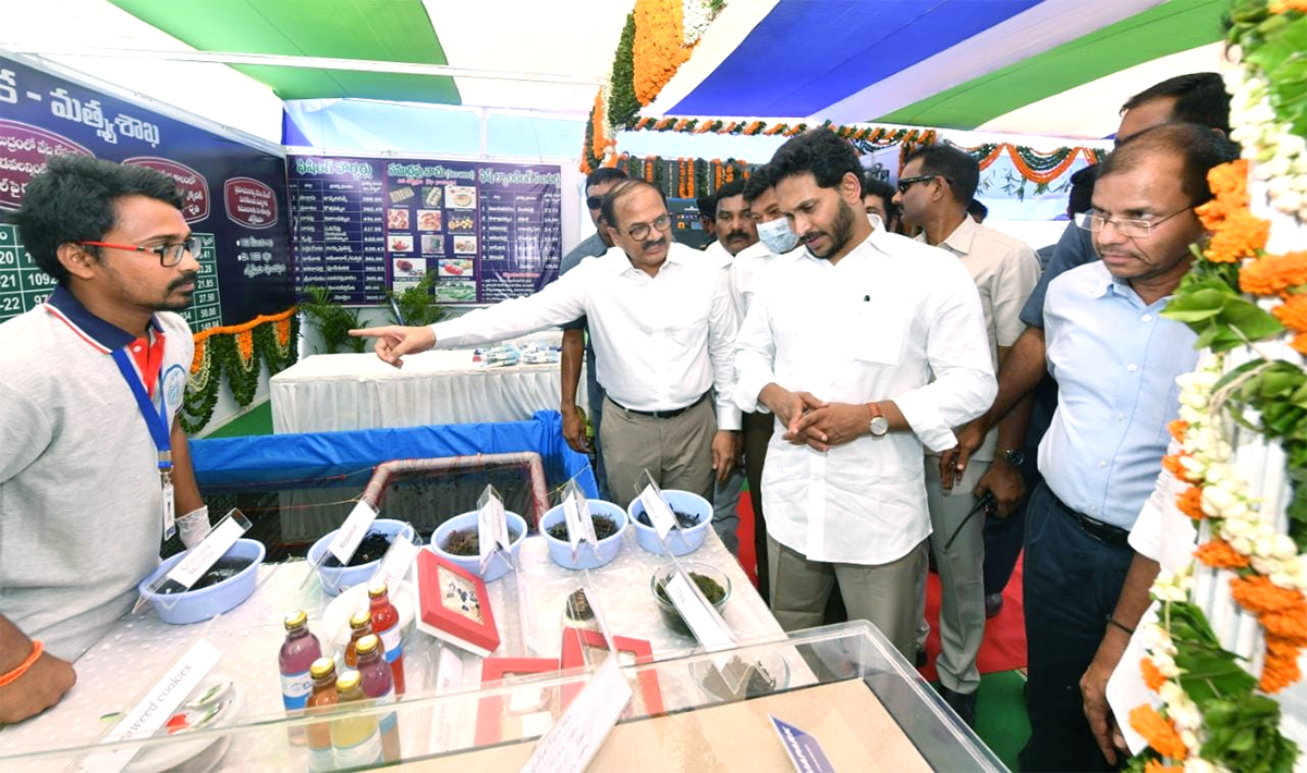 CM_20Jagan_20To_20Release_20YSR_20Matsyakara_20Bharosa_20Funds_20at_20Bapatla_20Nizampatnam_20Photo_20Gallery-2.jpg 2