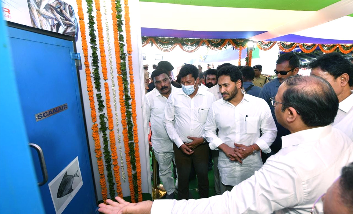 CM_20Jagan_20To_20Release_20YSR_20Matsyakara_20Bharosa_20Funds_20at_20Bapatla_20Nizampatnam_20Photo_20Gallery-4.jpg 4